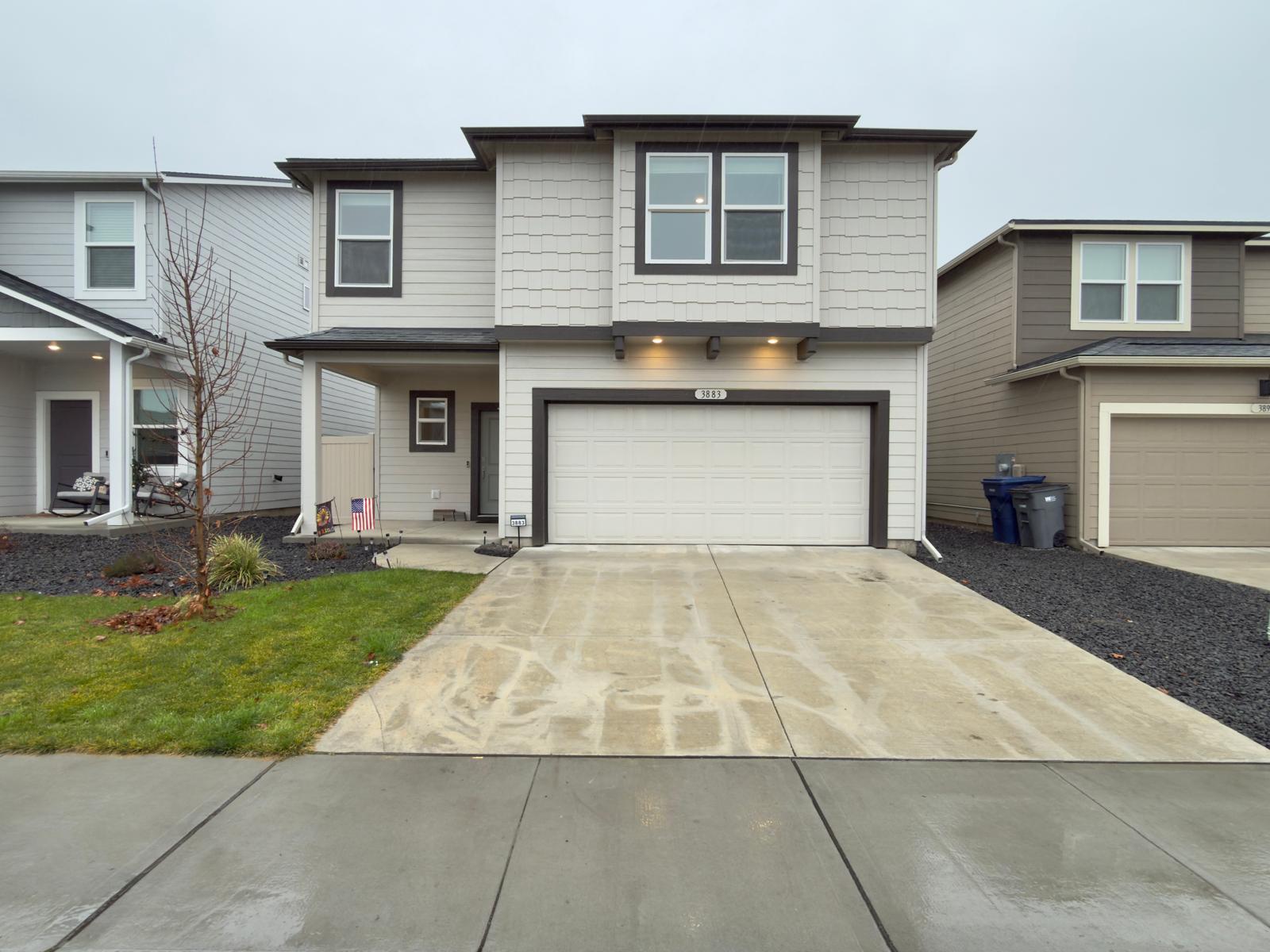 Large Single Family Home 5 bed 2.5 Bath & 2 Stall Garage! property image