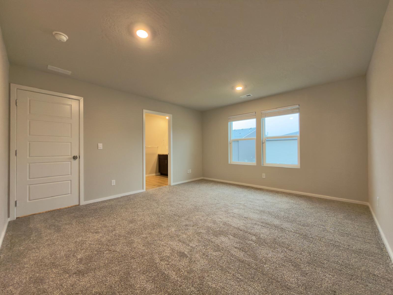 Large Single Family Home 5 bed 2.5 Bath & 2 Stall Garage! property image