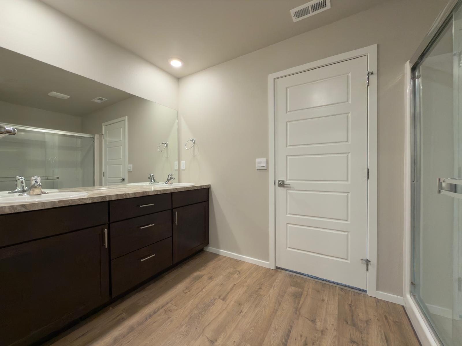 Large Single Family Home 5 bed 2.5 Bath & 2 Stall Garage! property image