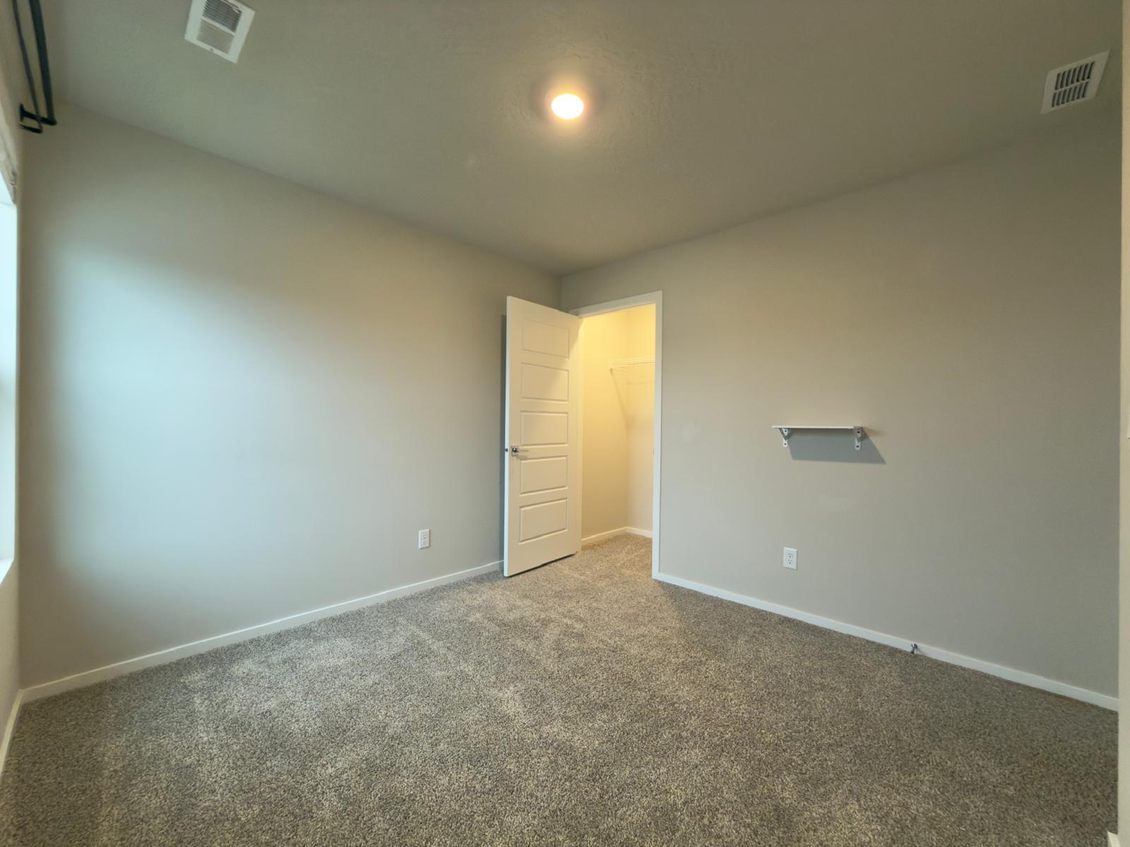 Large Single Family Home 5 bed 2.5 Bath & 2 Stall Garage! property image