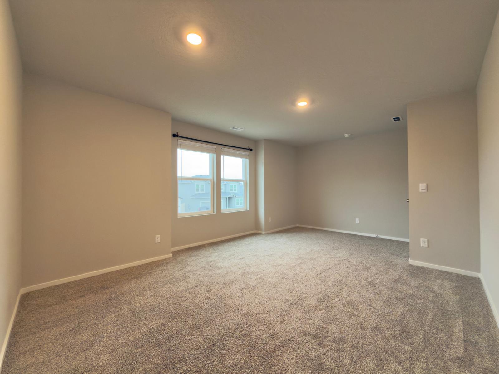 Large Single Family Home 5 bed 2.5 Bath & 2 Stall Garage! property image