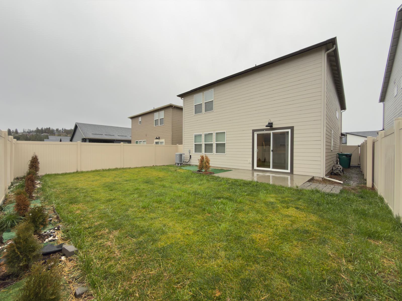 Large Single Family Home 5 bed 2.5 Bath & 2 Stall Garage! property image