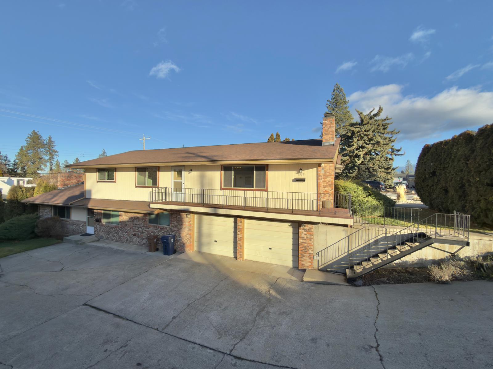 Huge duplex with a Garage For Rent, Spokane South-Hill property image