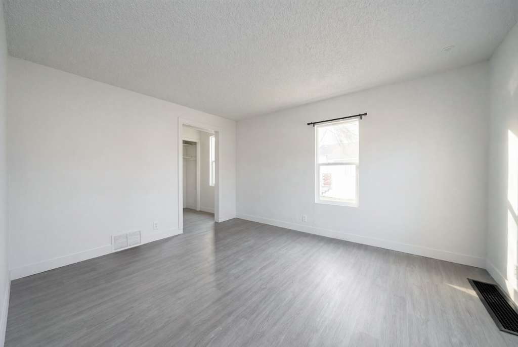 Newly Renovated 3 Bedroom triplex For Rent property image