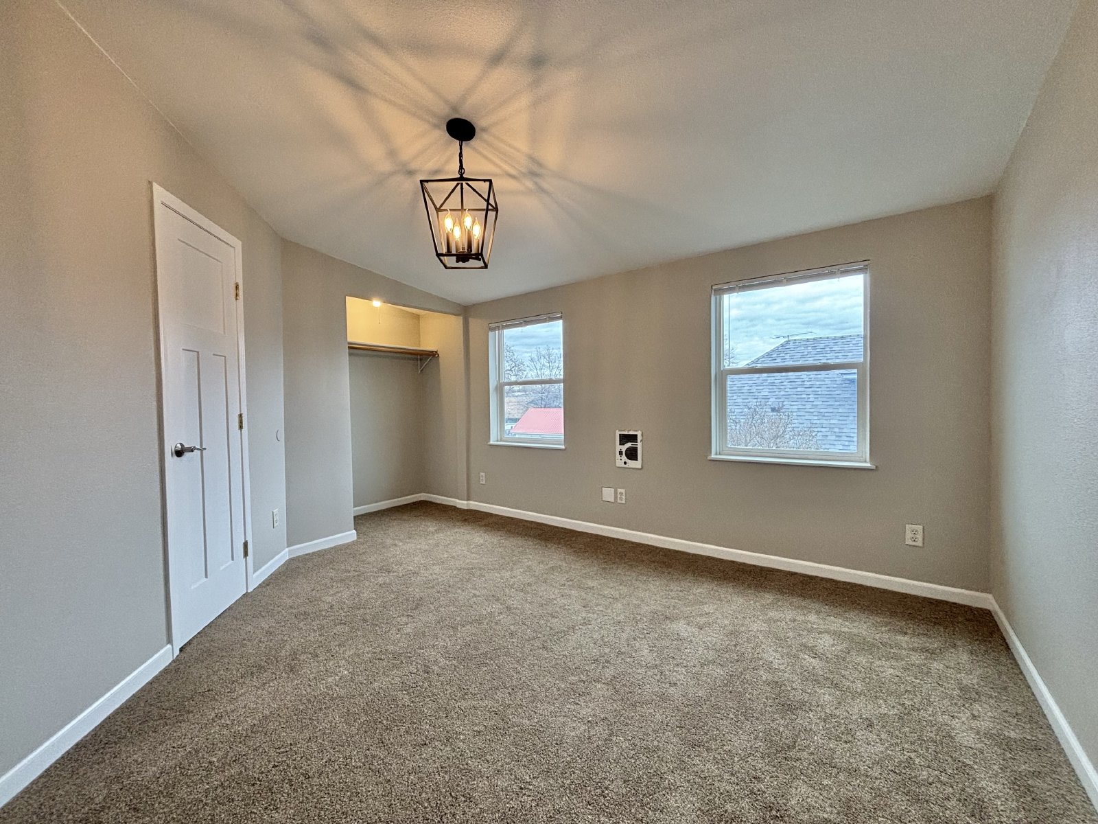 2503 N Madelia St property image