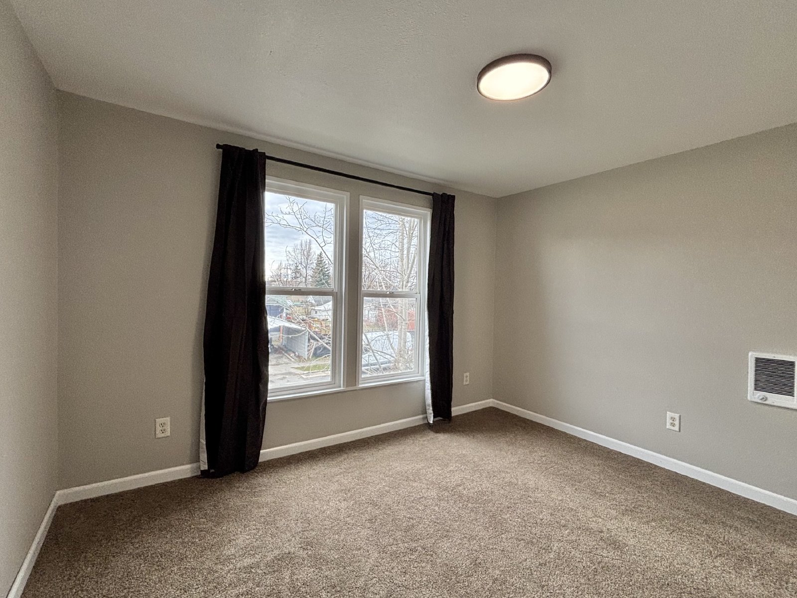 2503 N Madelia St property image