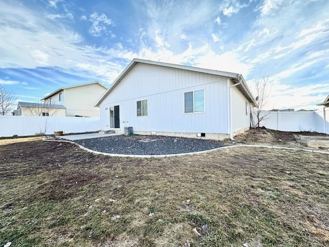 327 S Aspen St property image