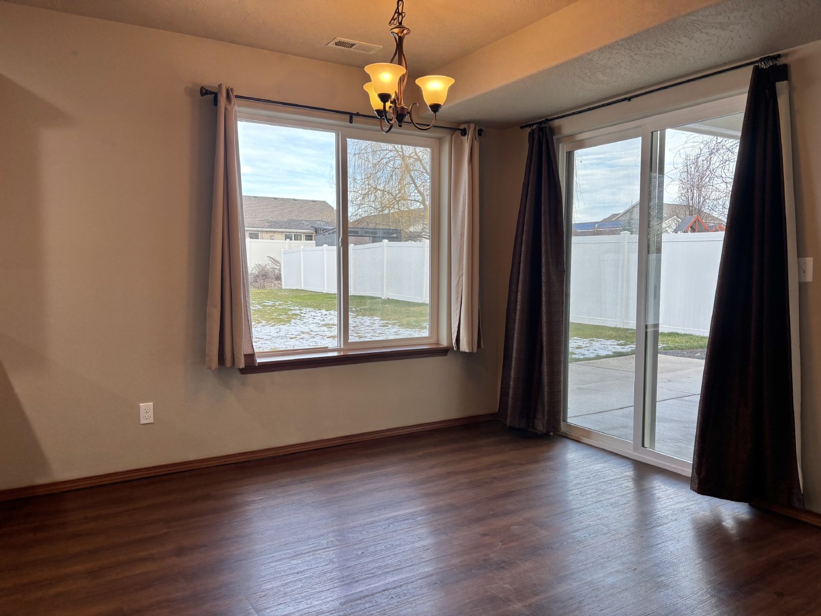 8811 N Elm St property image