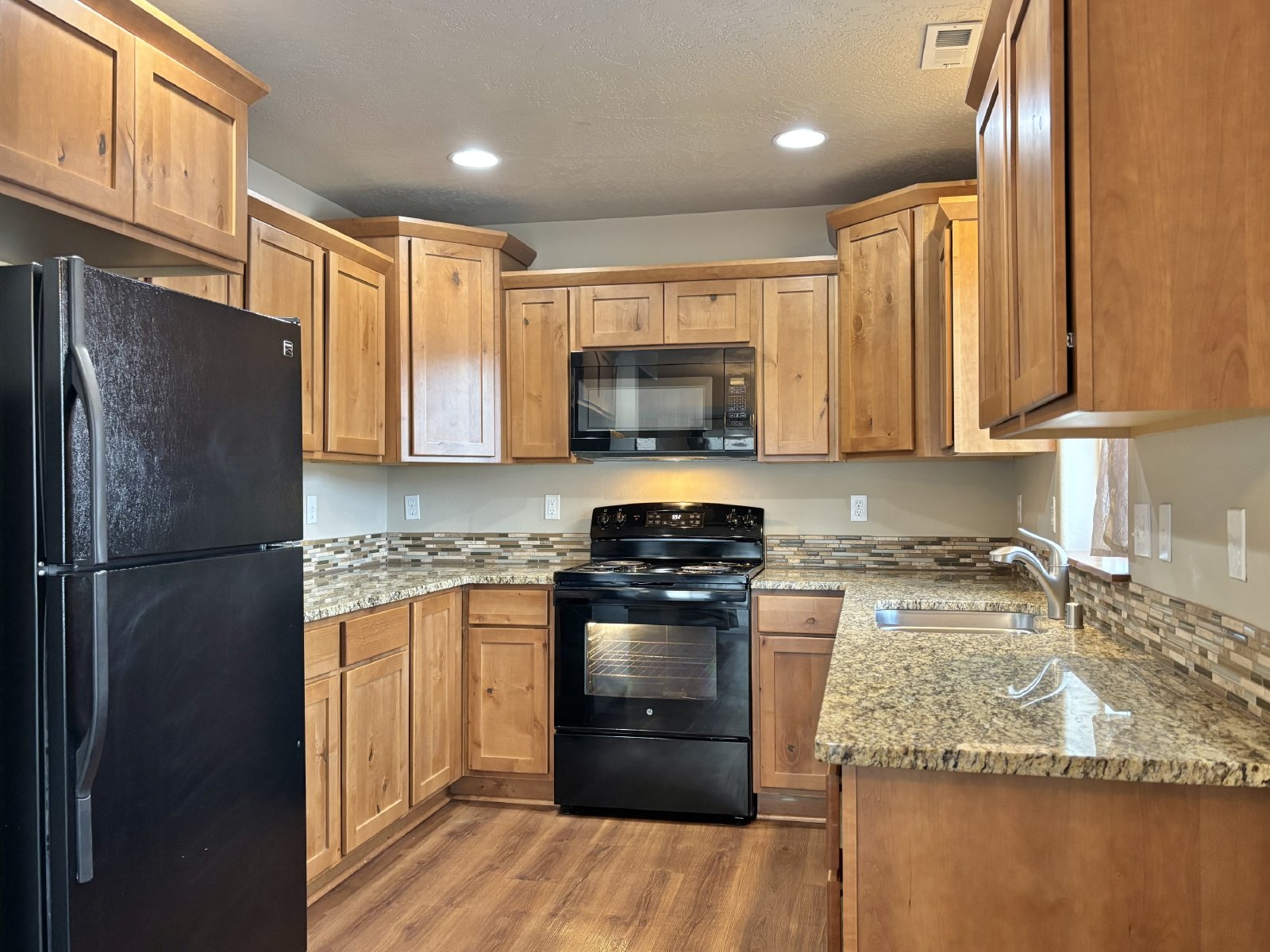 8811 N Elm St property image