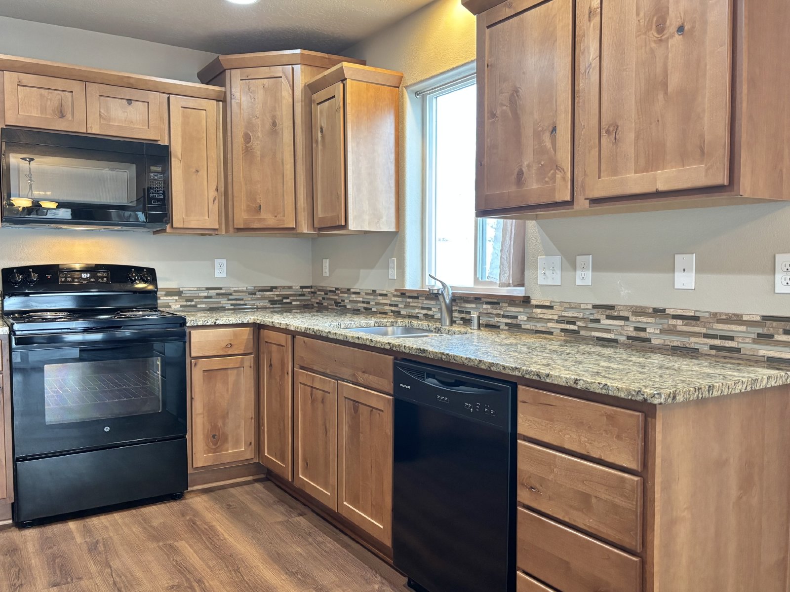 8811 N Elm St property image