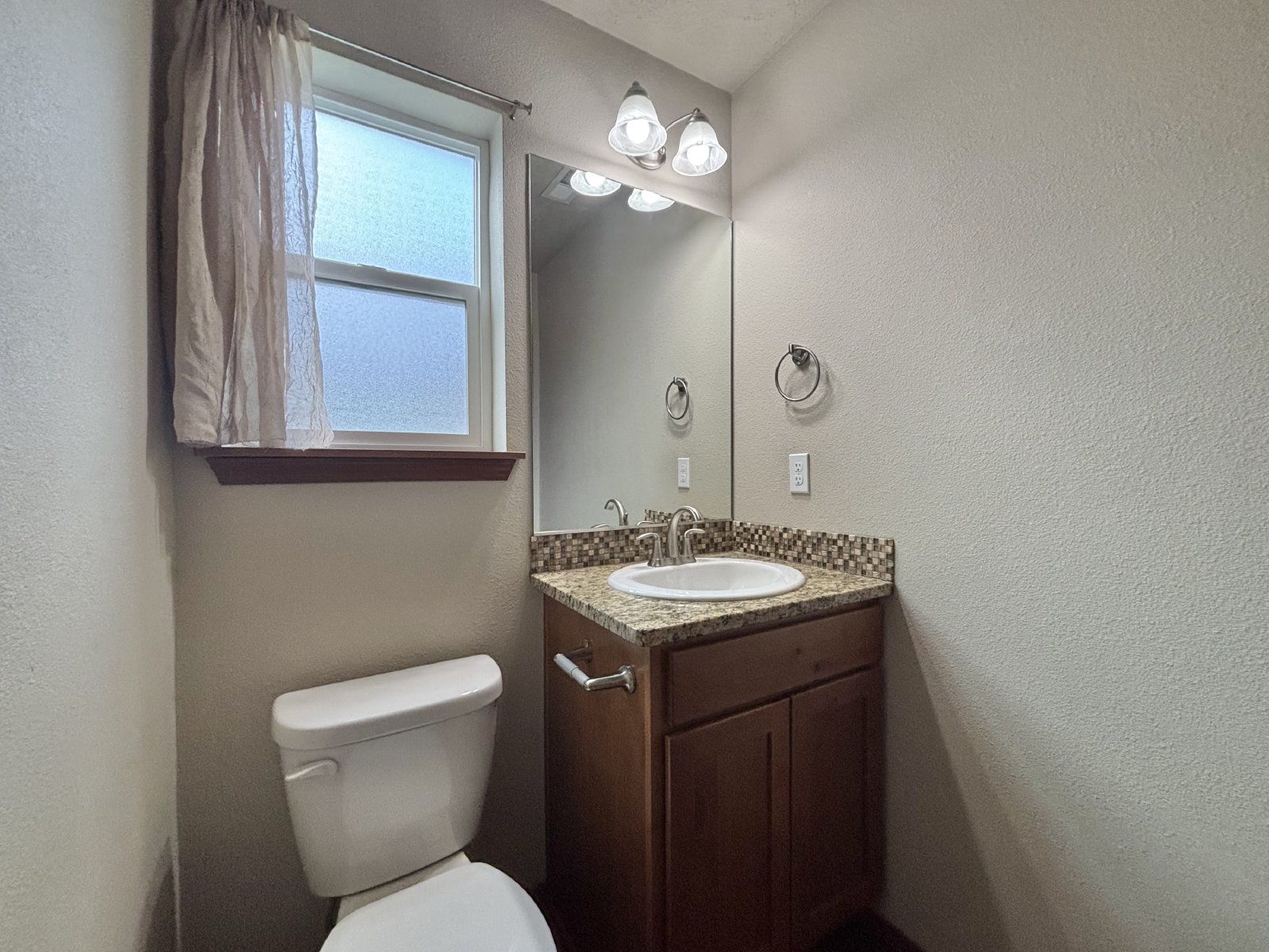 8811 N Elm St property image