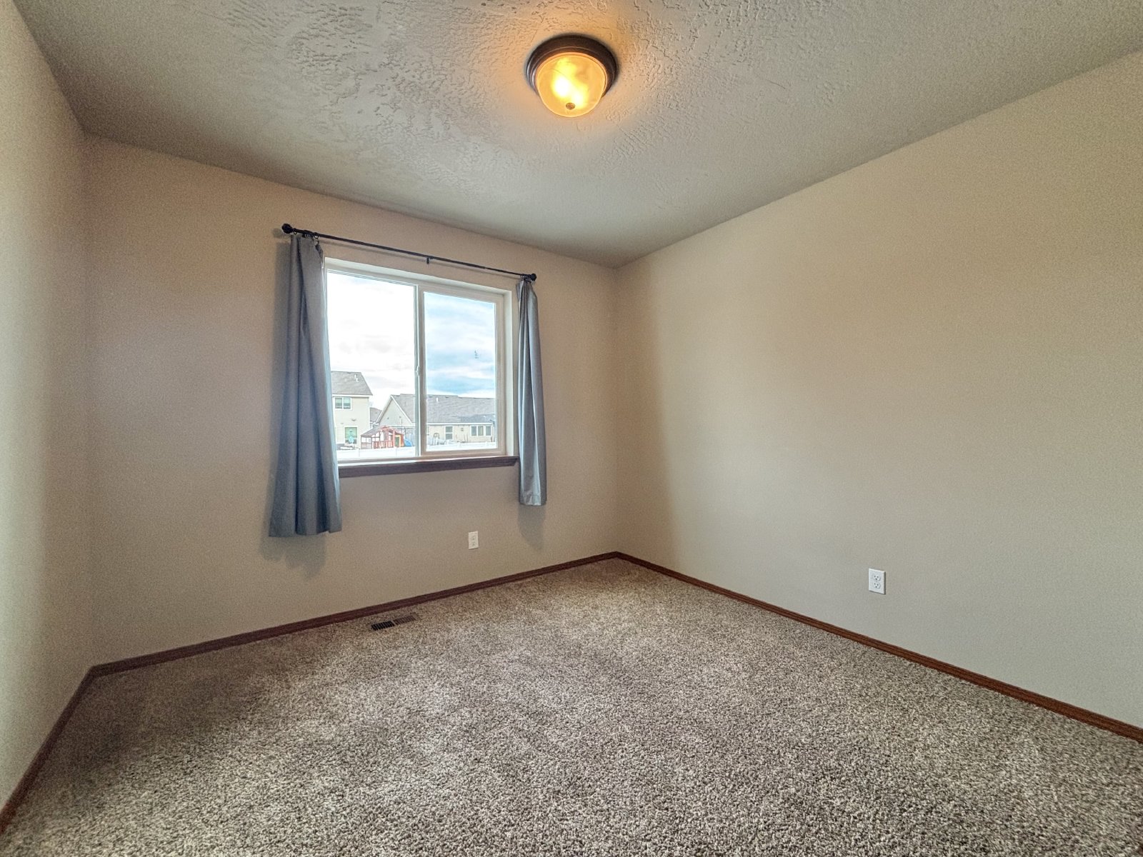 8811 N Elm St property image