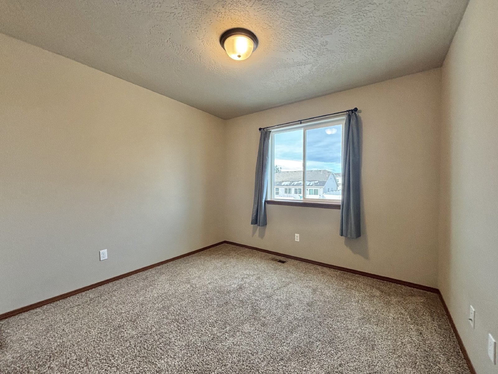 8811 N Elm St property image