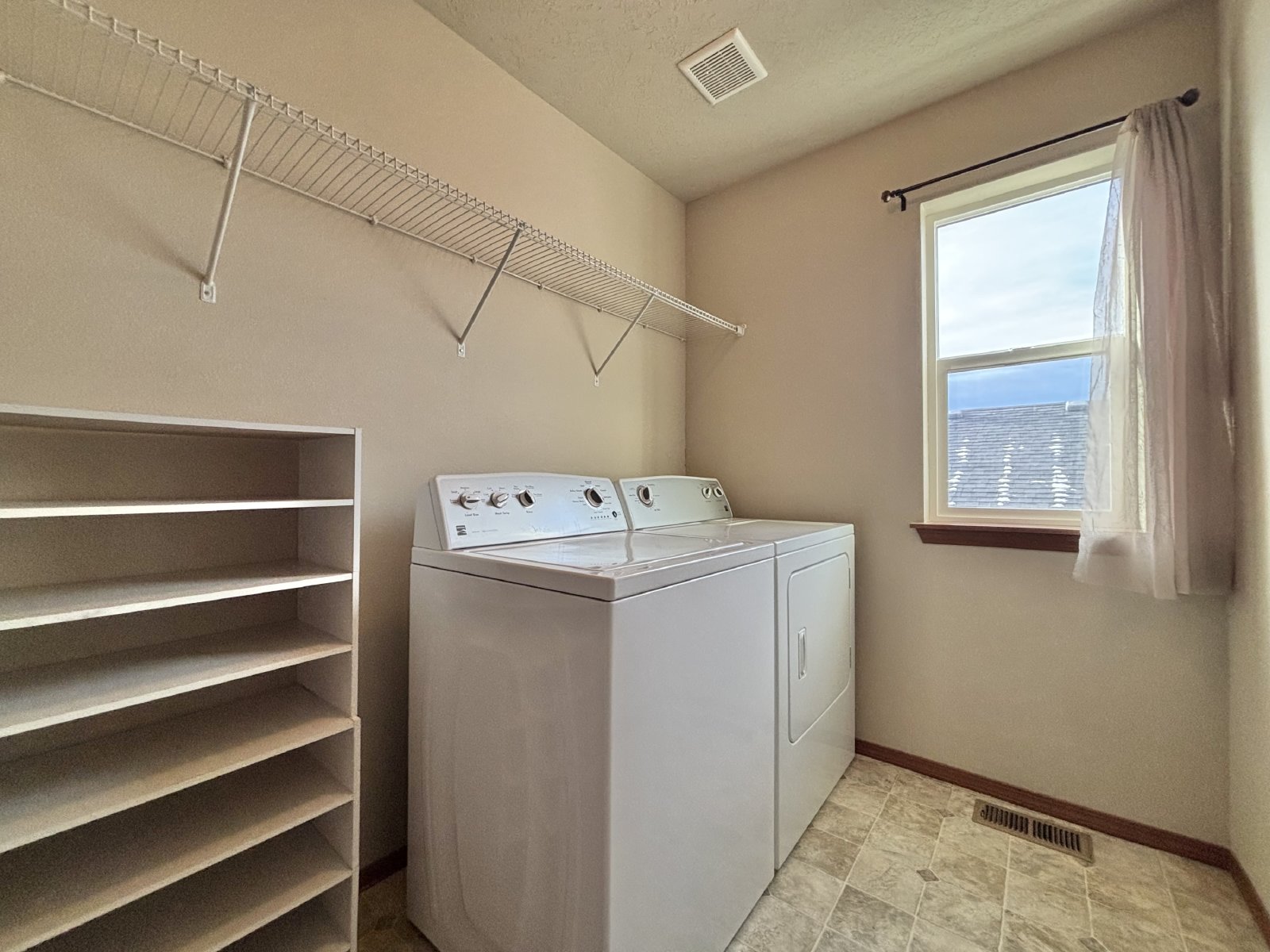 8811 N Elm St property image