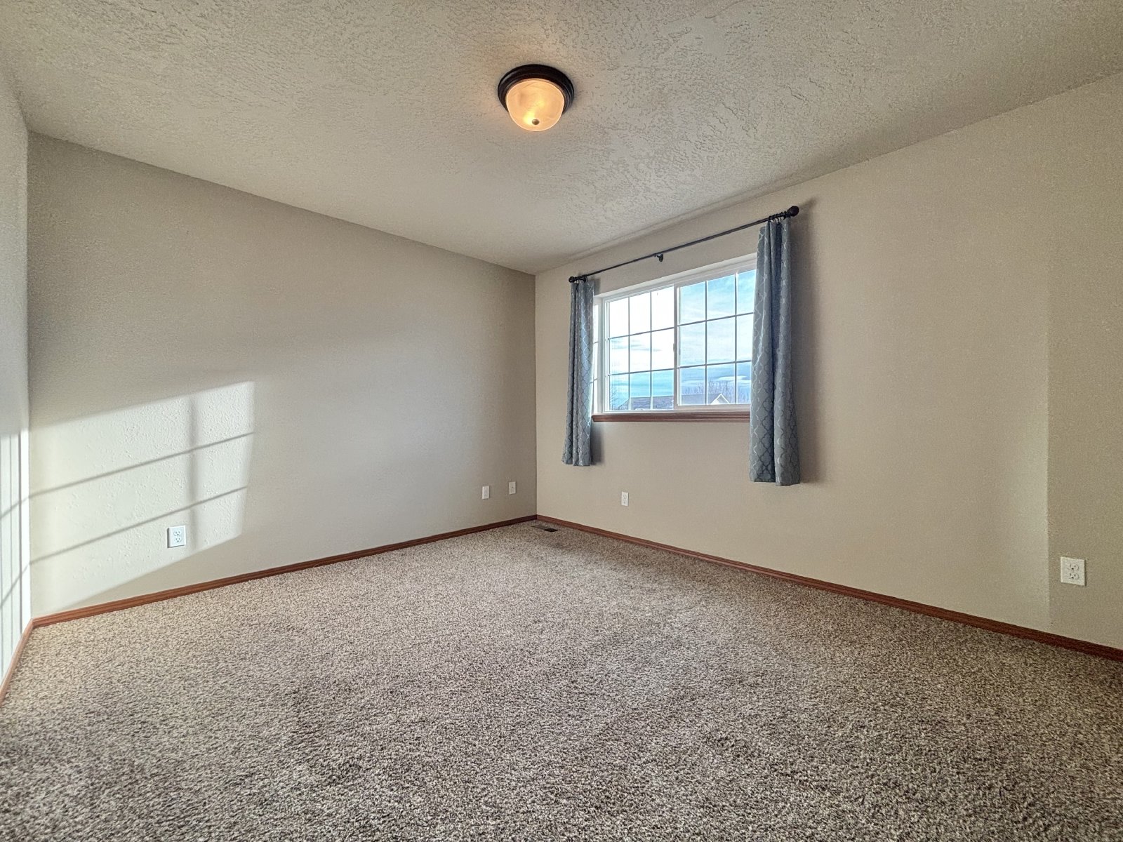 8811 N Elm St property image