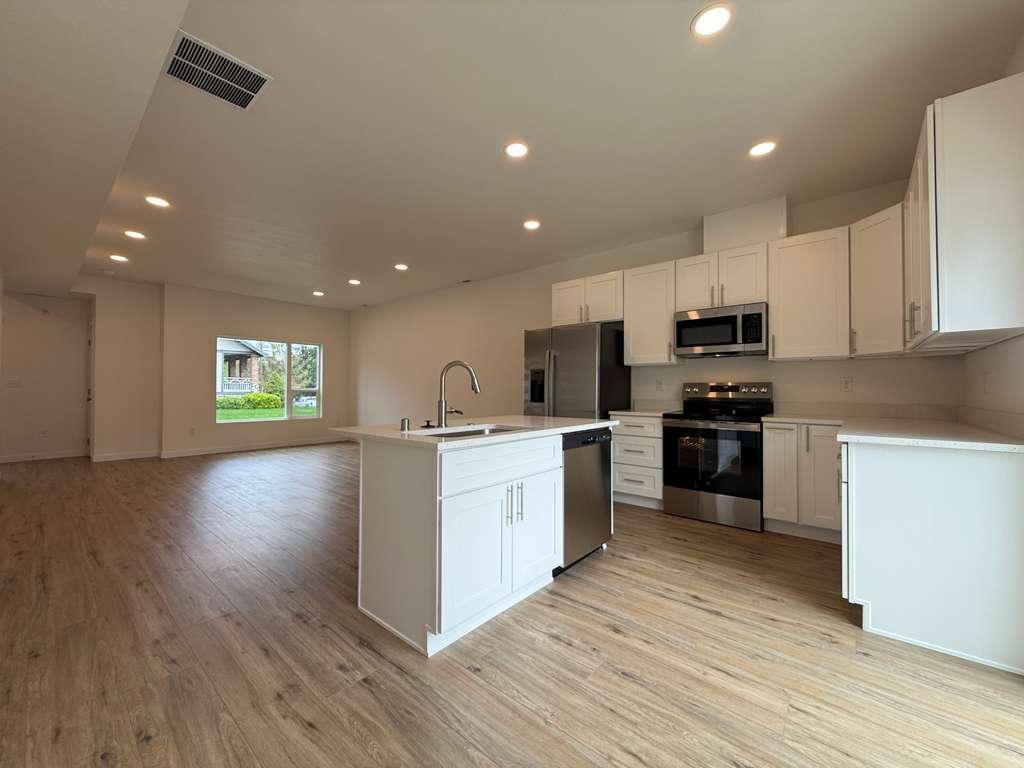 Brand New South Hill Quadplex 3 Bed 2.5 Bath property image