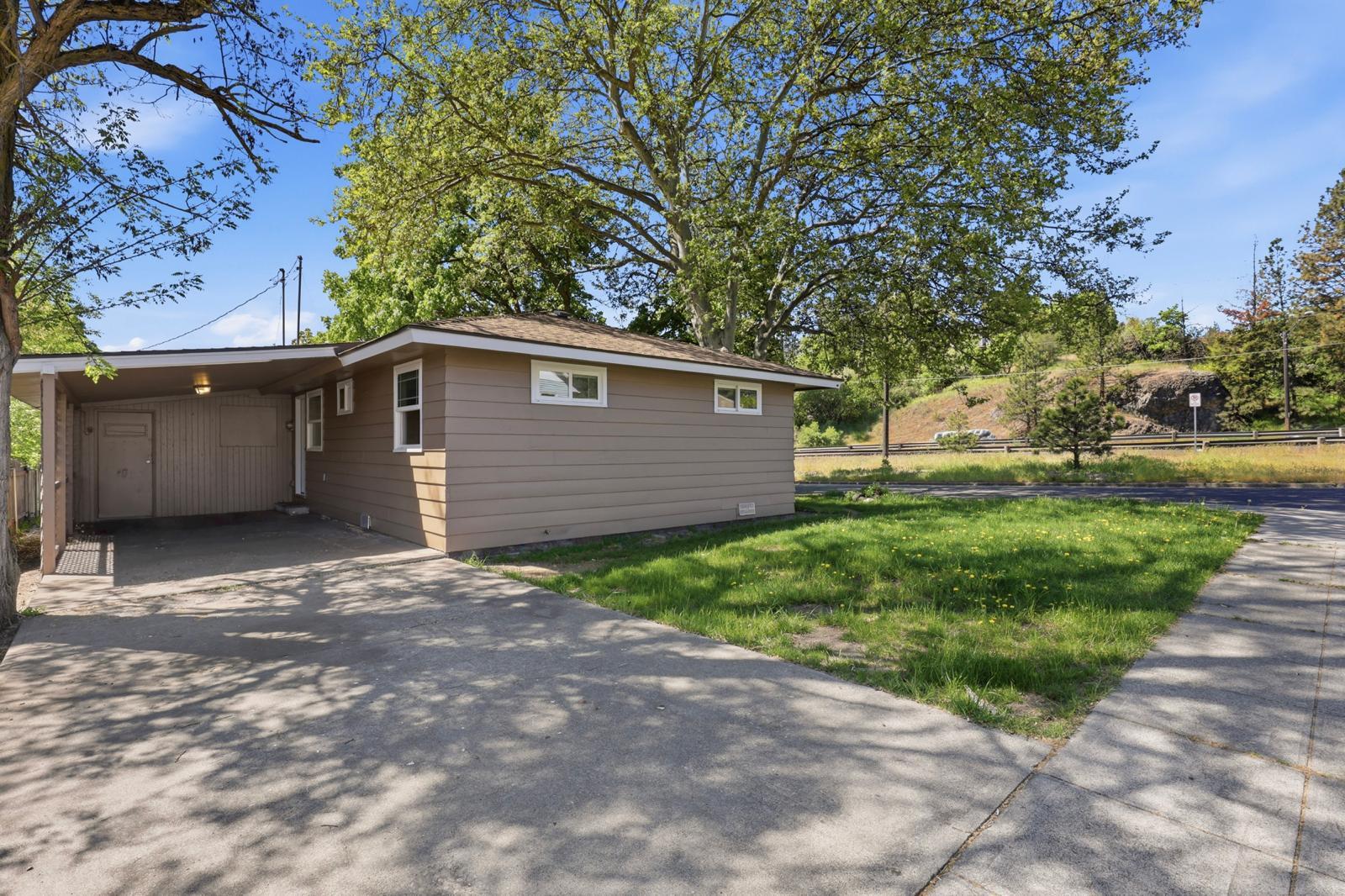 3218 N Maple St property image