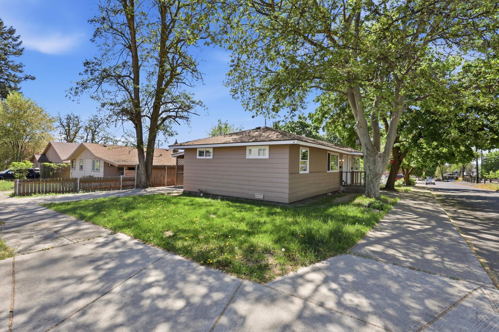 3218 N Maple St property image