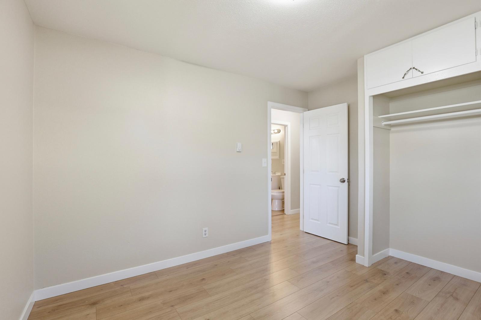 3218 N Maple St property image