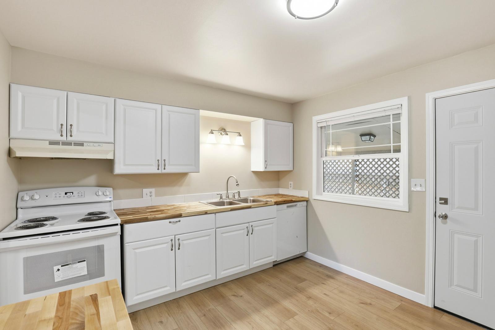 3218 N Maple St property image