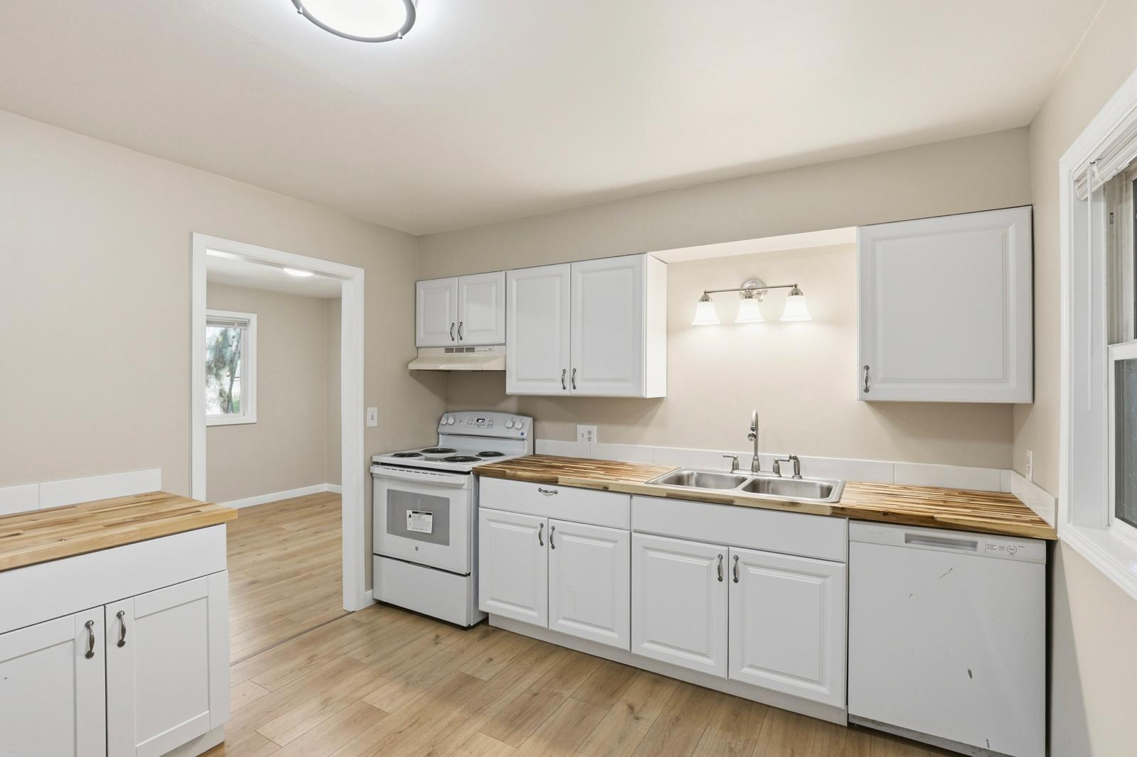 3218 N Maple St property image