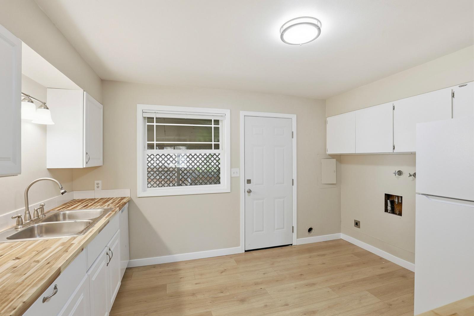 3218 N Maple St property image