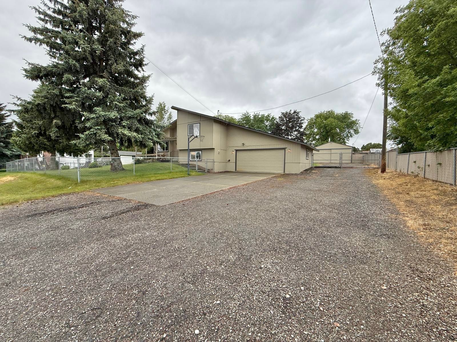 Single Family Home 2 Stall Garage & 24x36ft Heated Shop! property image