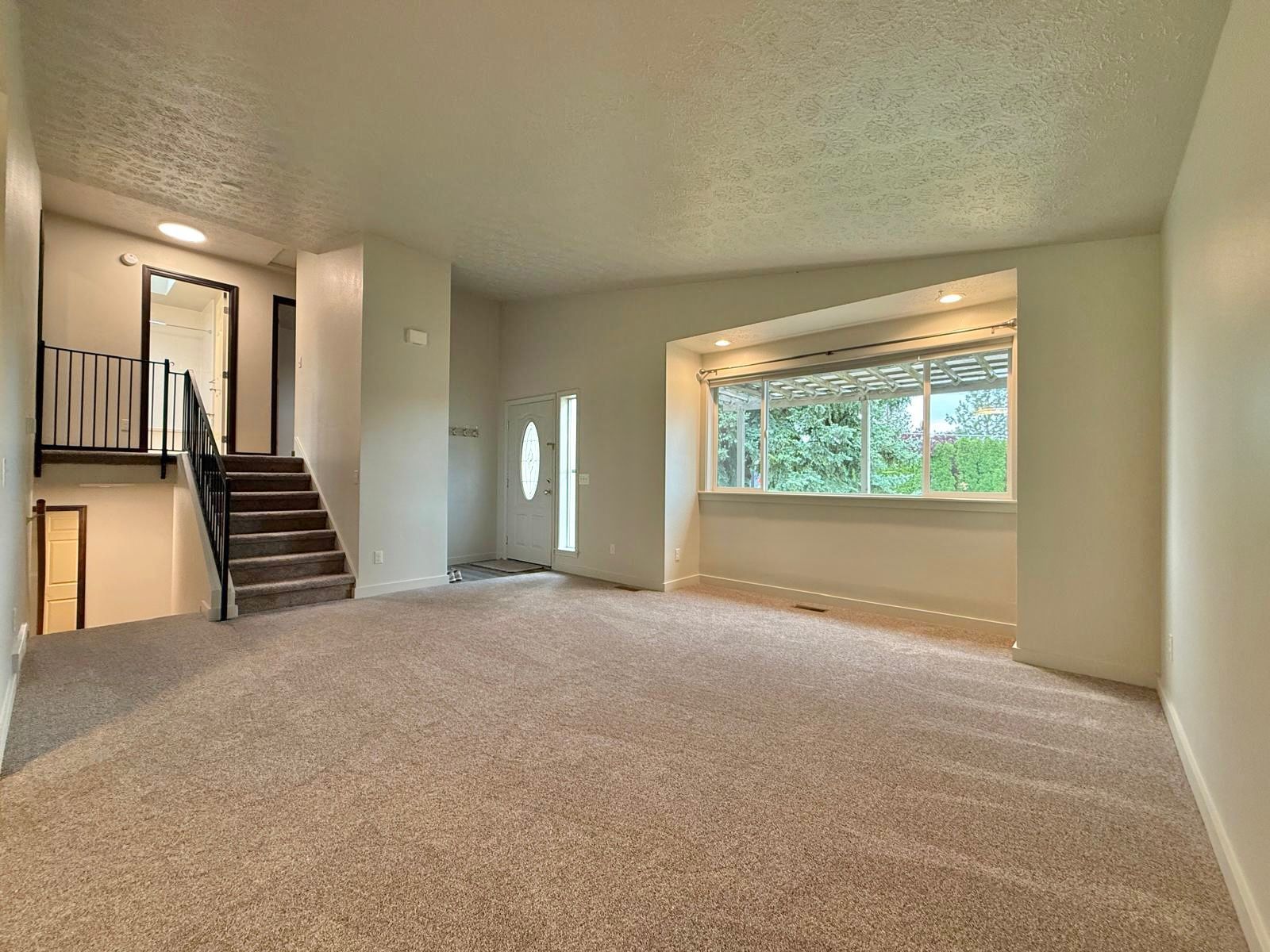 Single Family Home 2 Stall Garage & 24x36ft Heated Shop! property image