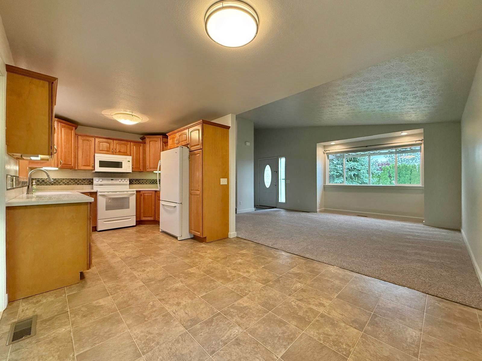 Single Family Home 2 Stall Garage & 24x36ft Heated Shop! property image