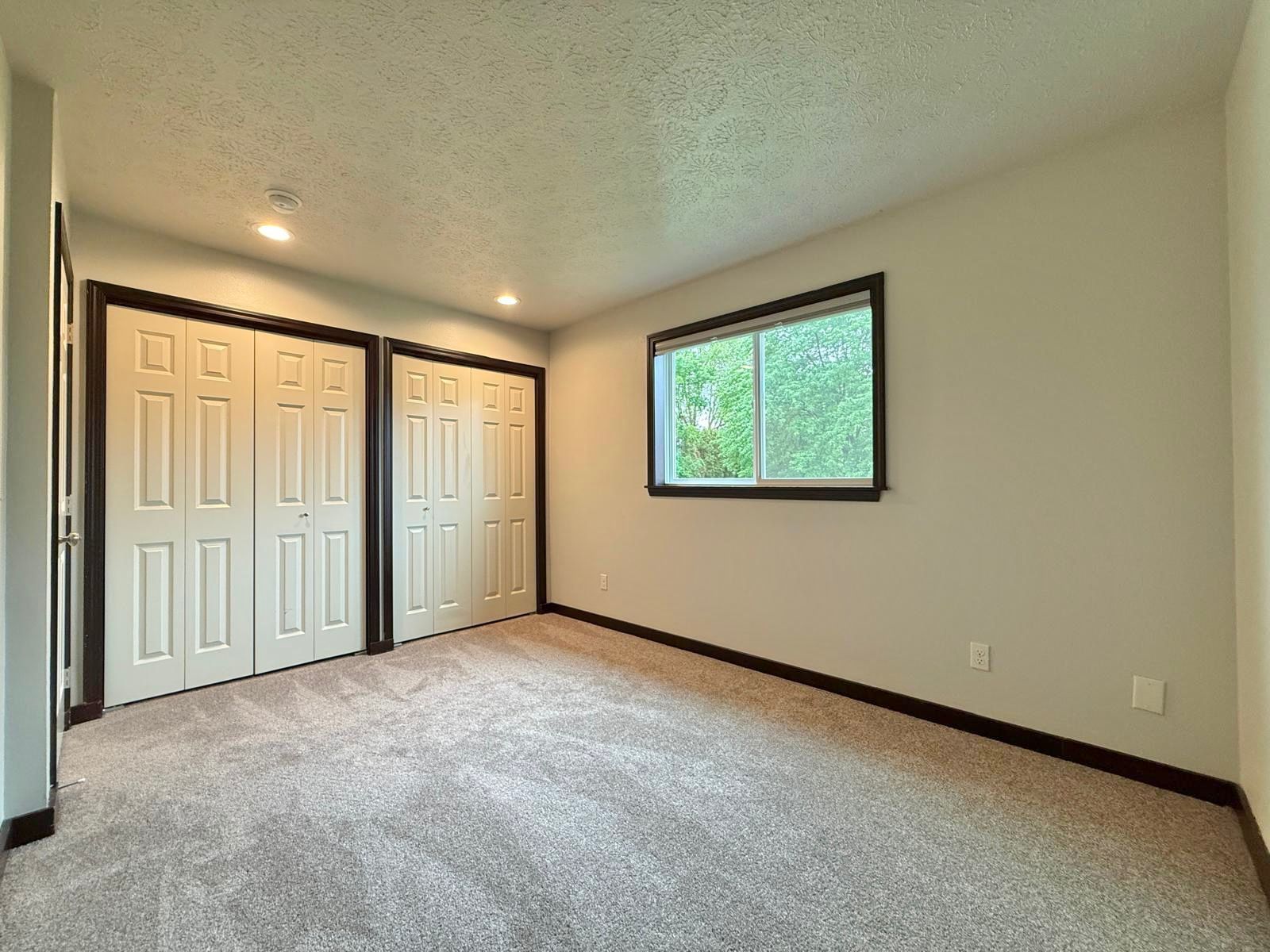 Single Family Home 2 Stall Garage & 24x36ft Heated Shop! property image