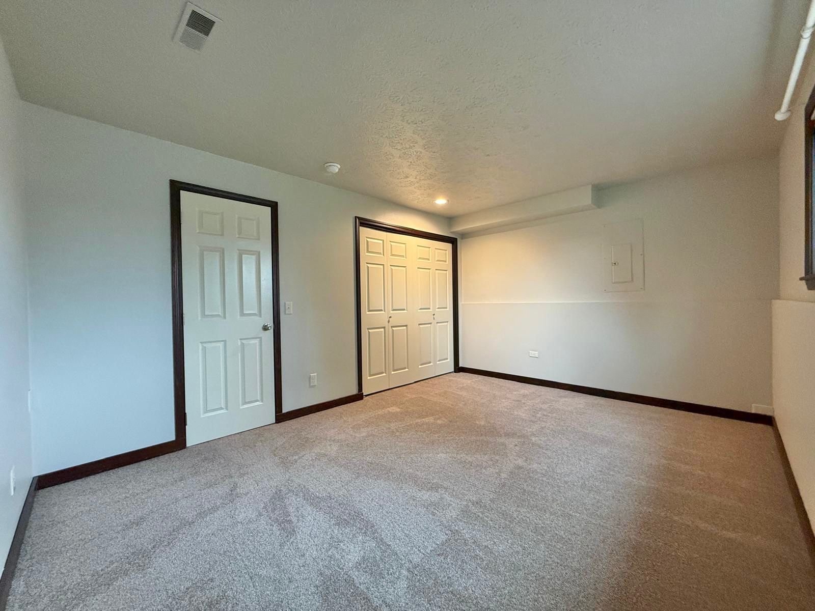 Single Family Home 2 Stall Garage & 24x36ft Heated Shop! property image