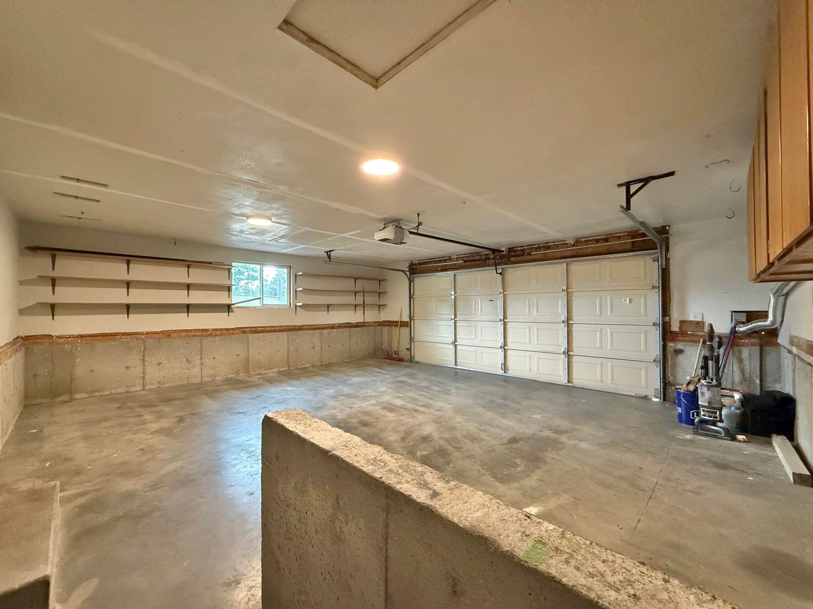 Single Family Home 2 Stall Garage & 24x36ft Heated Shop! property image