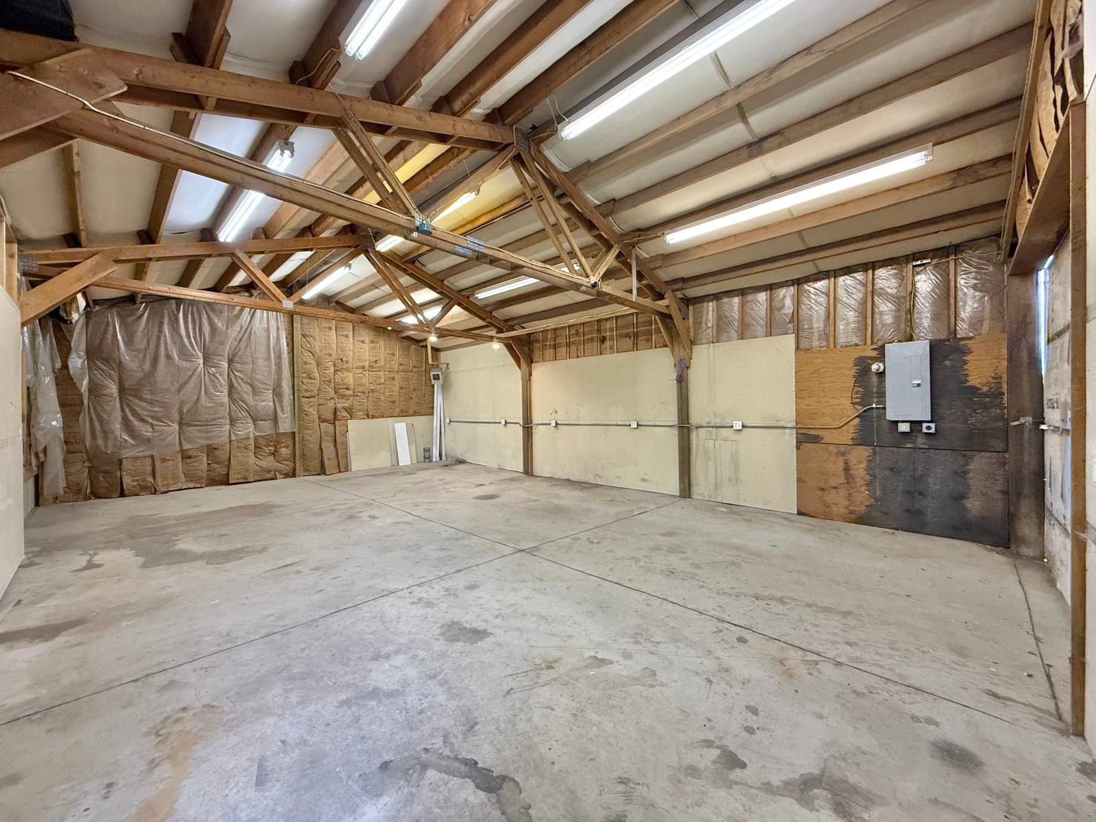 Single Family Home 2 Stall Garage & 24x36ft Heated Shop! property image