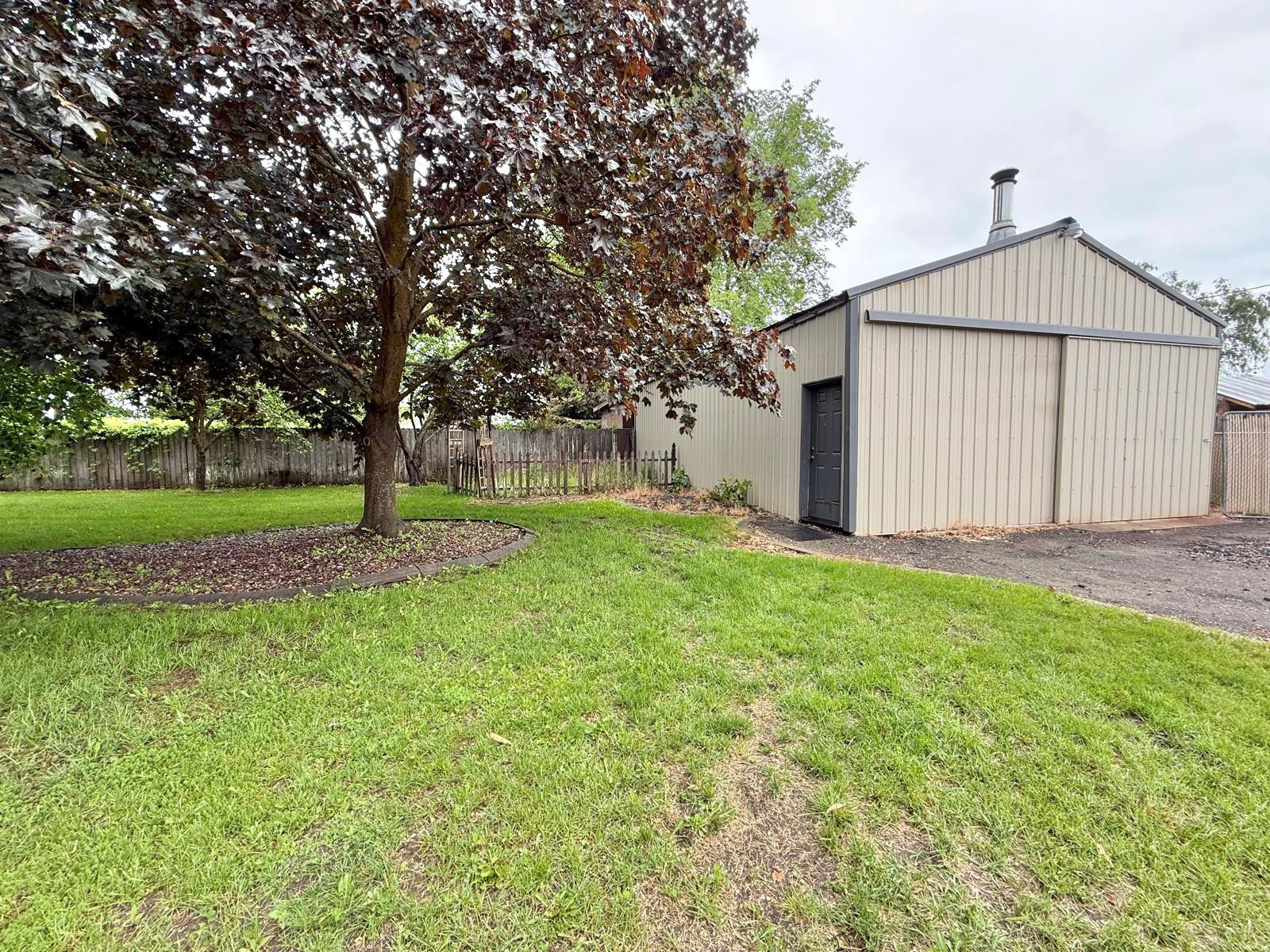 Single Family Home 2 Stall Garage & 24x36ft Heated Shop! property image