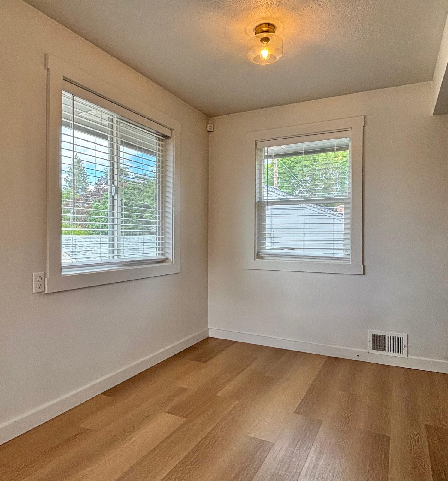 4 Bed 2 Bath Single Family Home Fenced Yard! property image