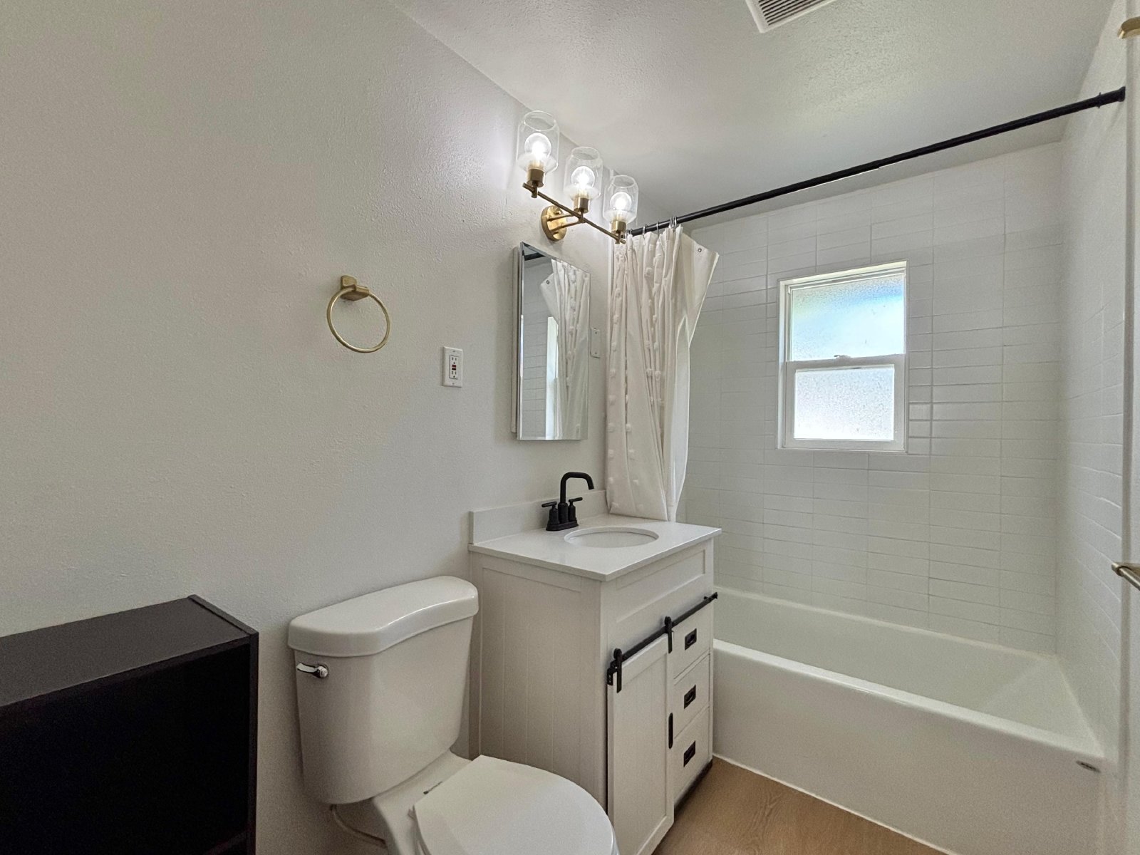 4 Bed 2 Bath Single Family Home Fenced Yard! property image