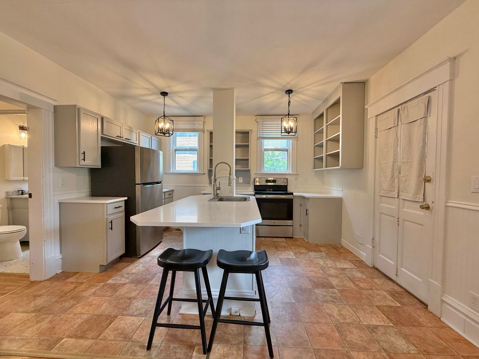 1715 W Pacific Ave property image