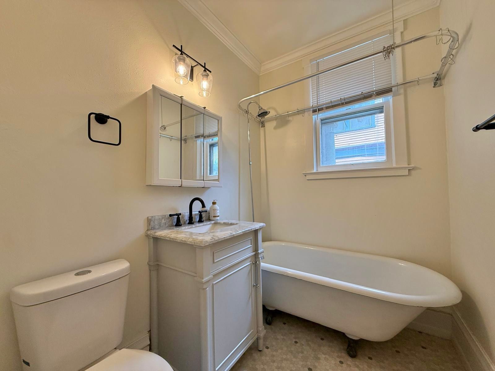 1715 W Pacific Ave property image