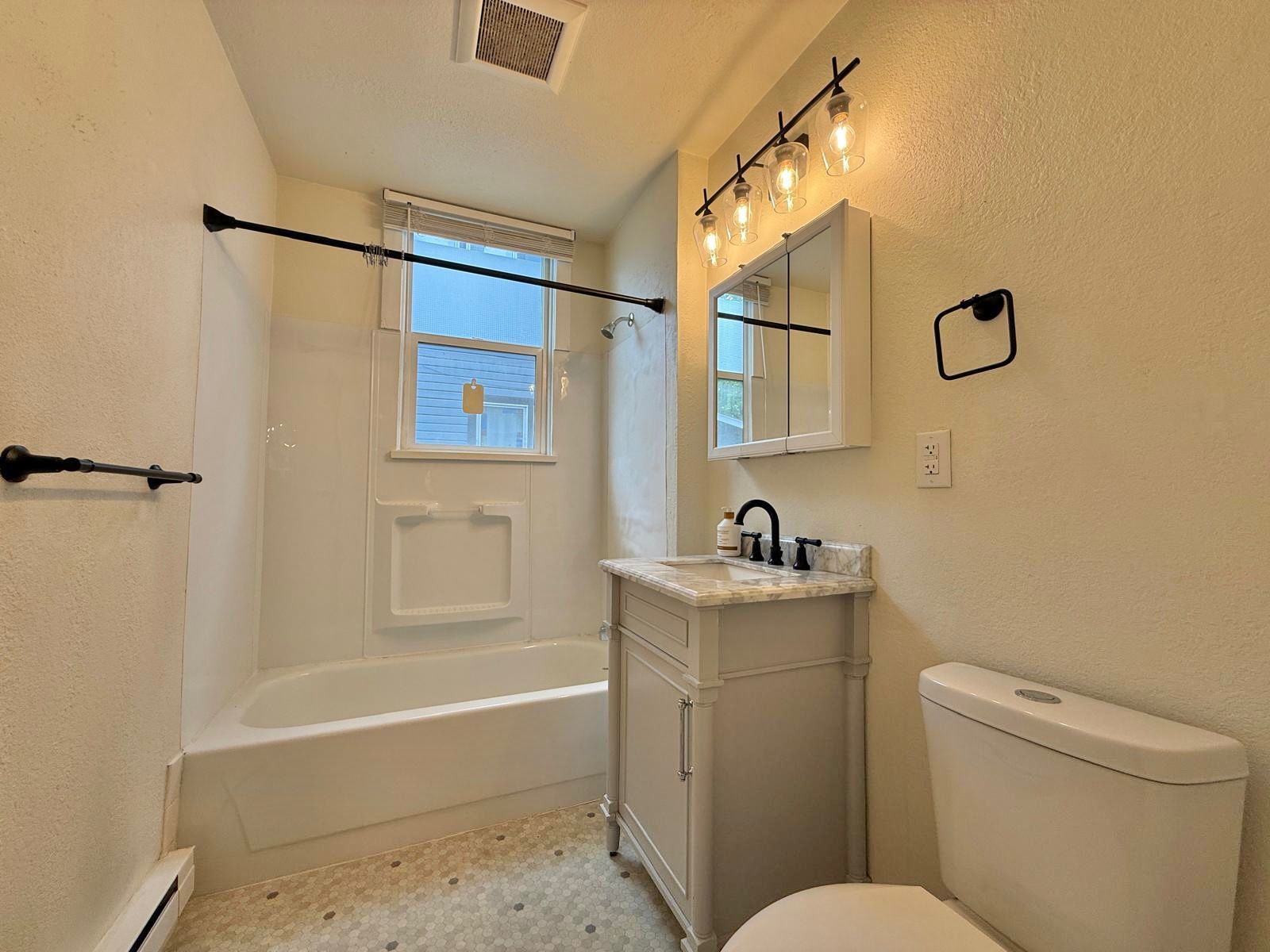 1715 W Pacific Ave property image