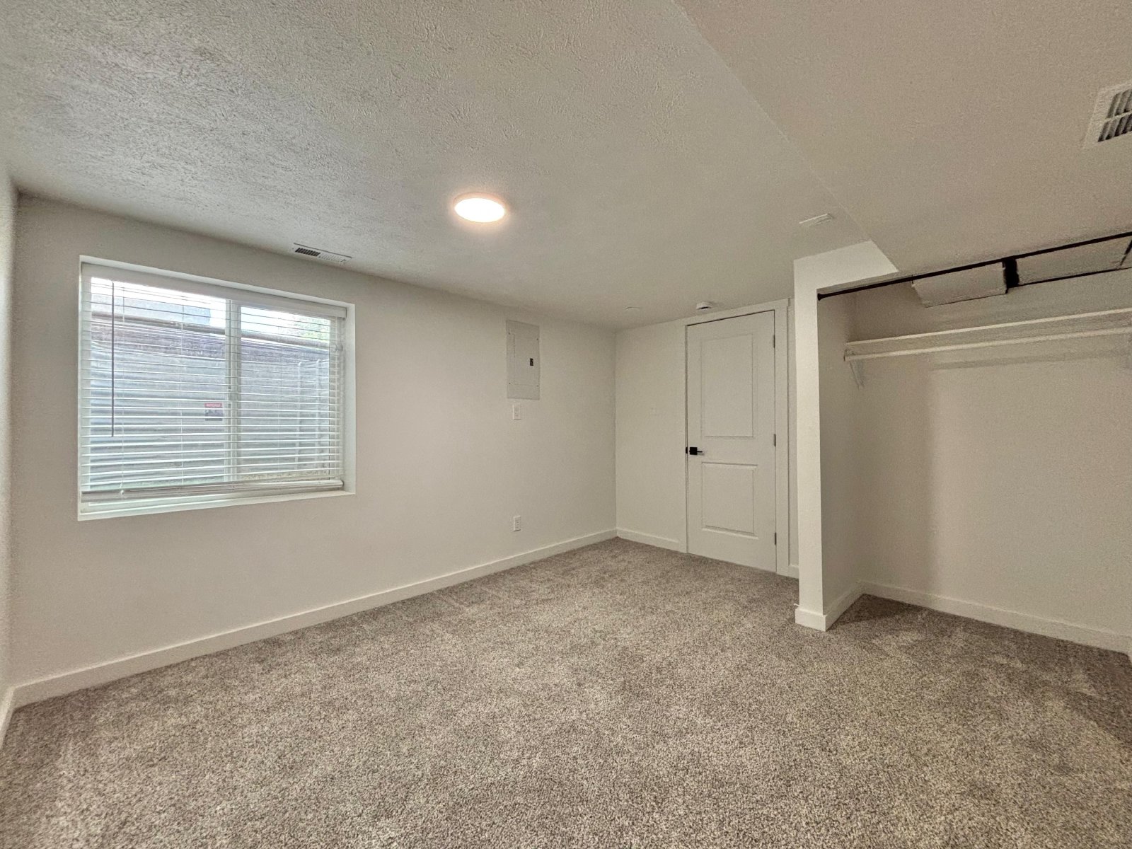 4 Bed 2 Bath Single Family Home Fenced Yard! property image