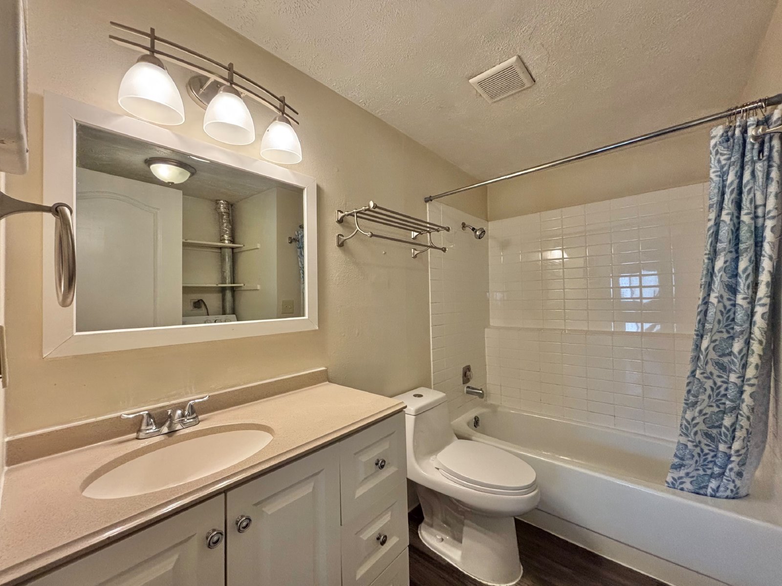2927 E Olympic Ave property image