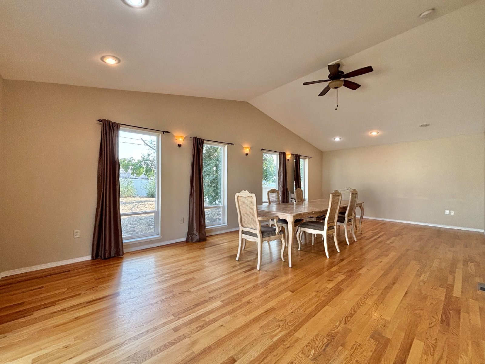 3820 E Carlisle Ave property image