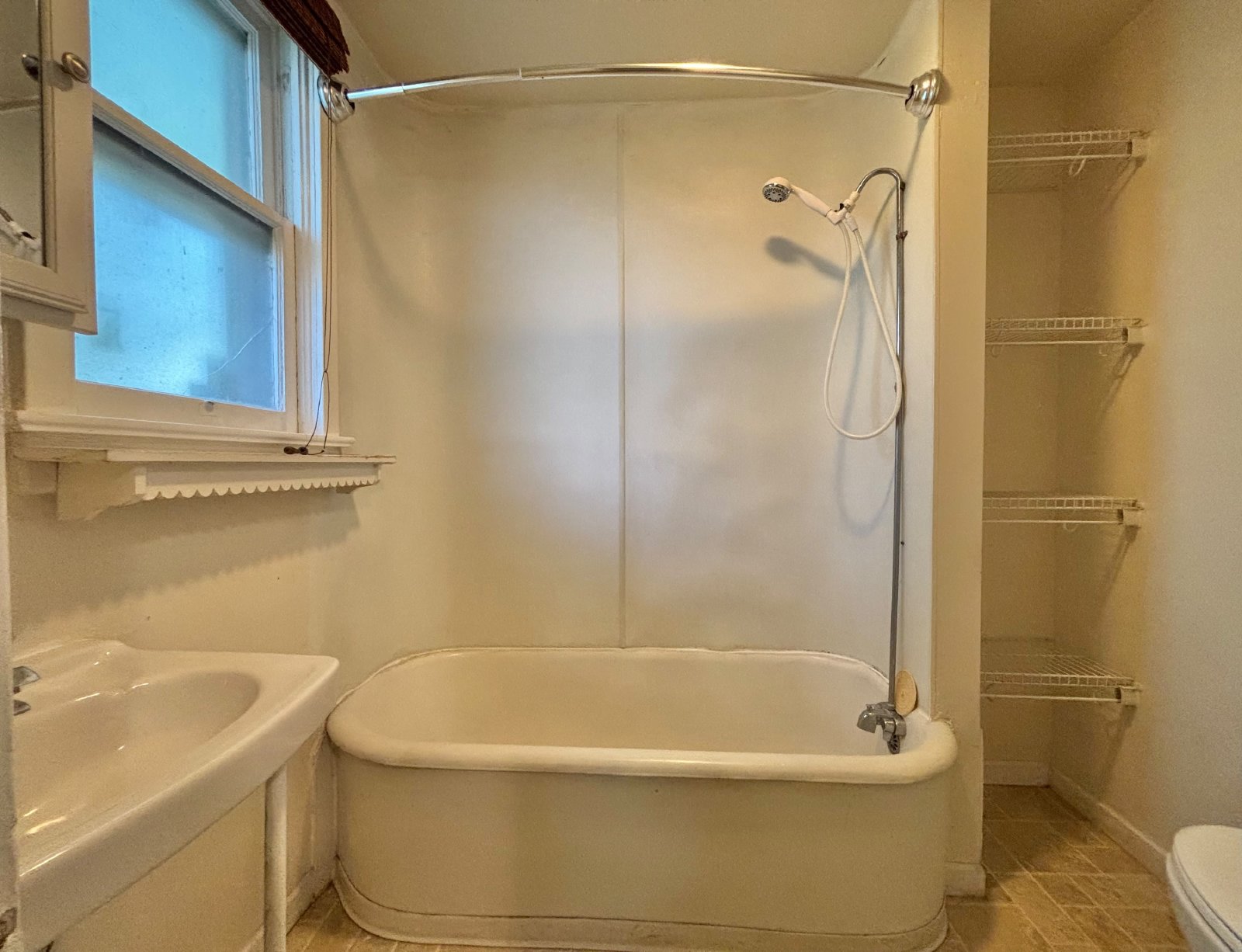 1613 W Pacific Ave property image