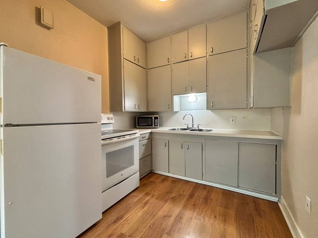 1635 W Pacific Ave property image