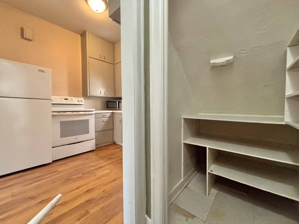 1635 W Pacific Ave property image
