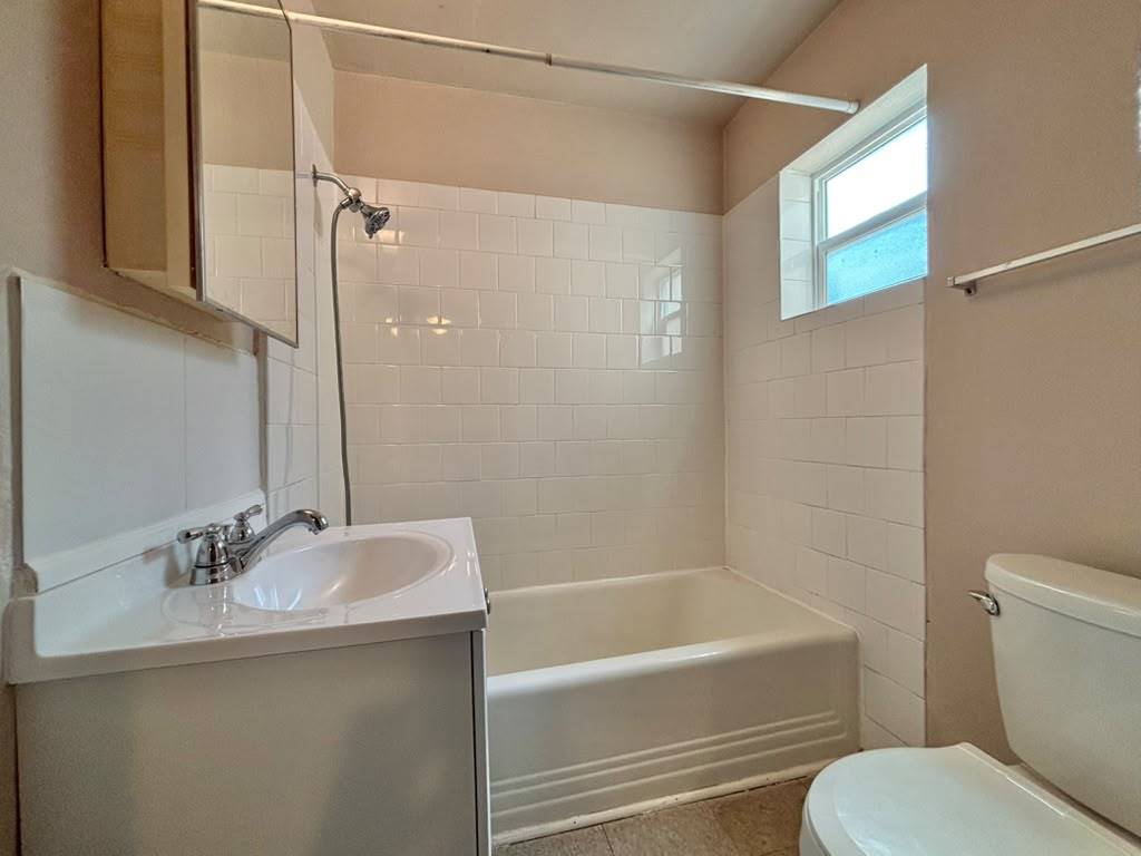 1635 W Pacific Ave property image
