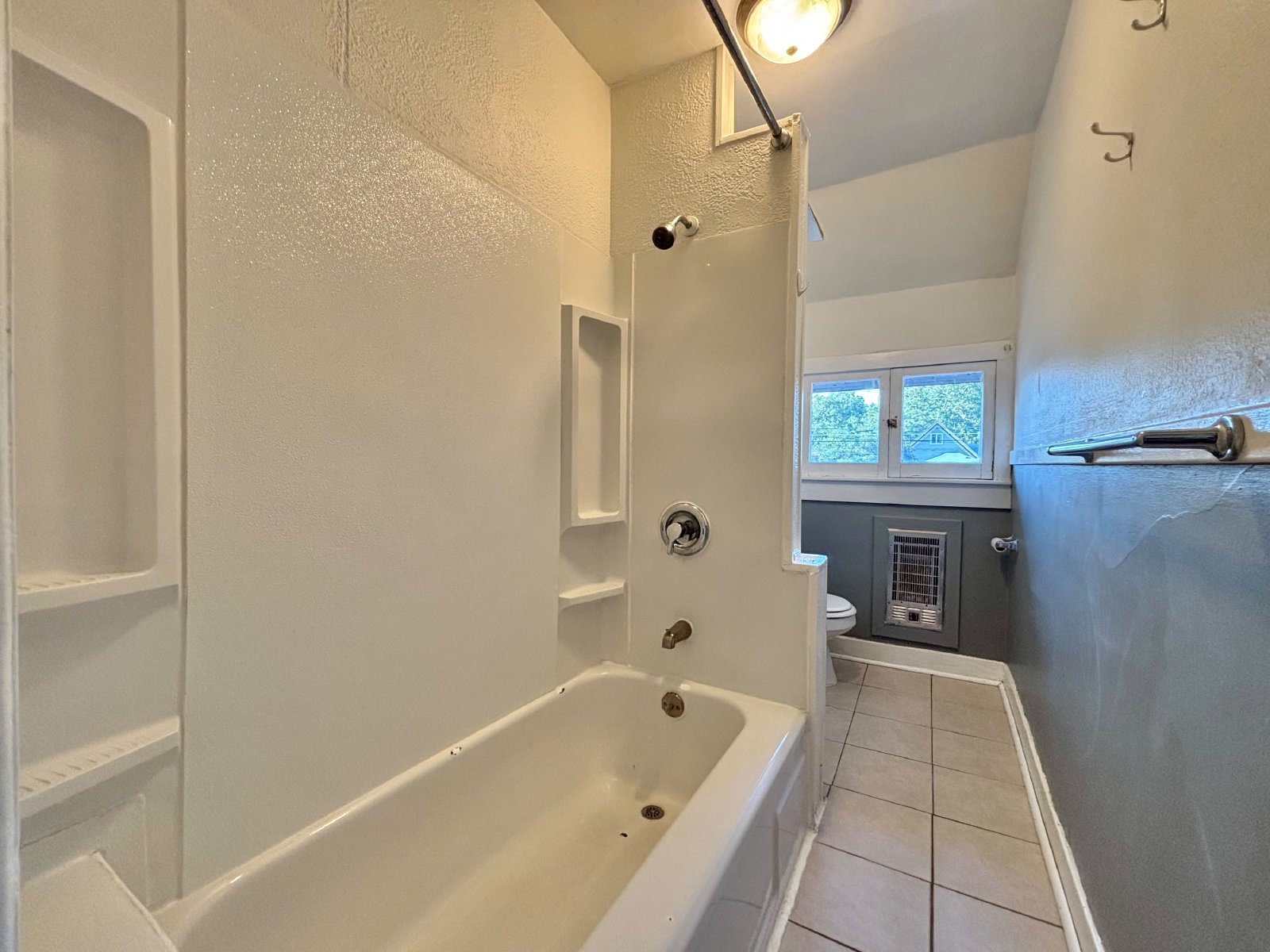 1122 W Augusta Ave property image