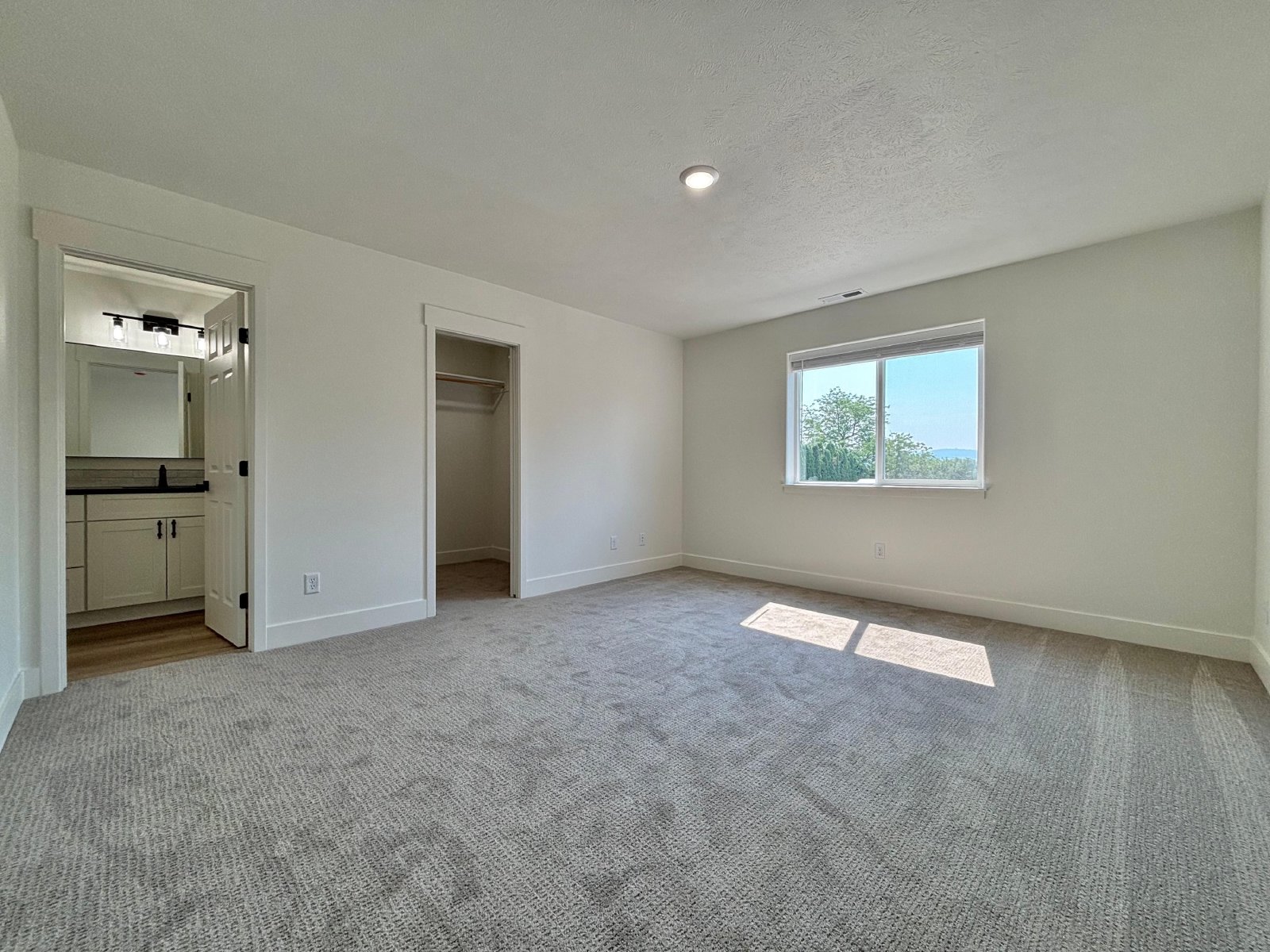 Brand New Spokane Valley Duplex With 2 Stall Finished Garage and 240v Outlet property image
