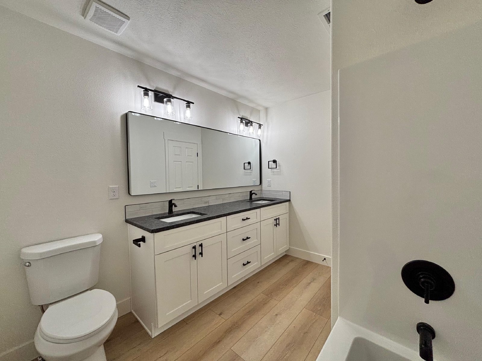 Brand New Spokane Valley Duplex With 2 Stall Finished Garage and 240v Outlet property image