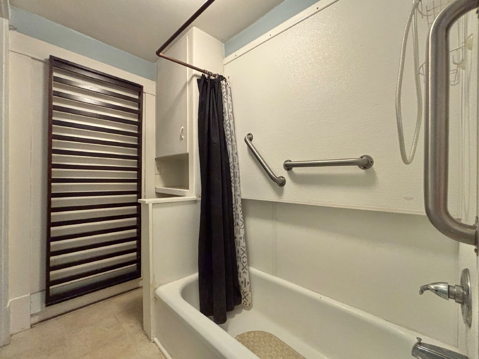 1623 W Pacific Ave property image
